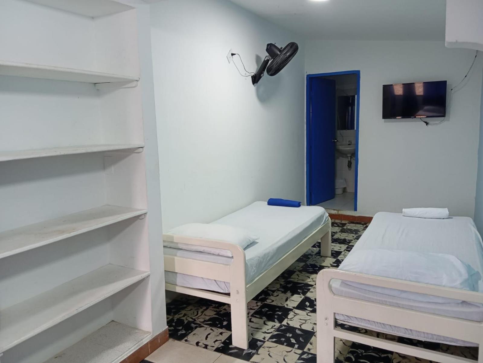 Hotel Palma Azul Ковеньяс Экстерьер фото