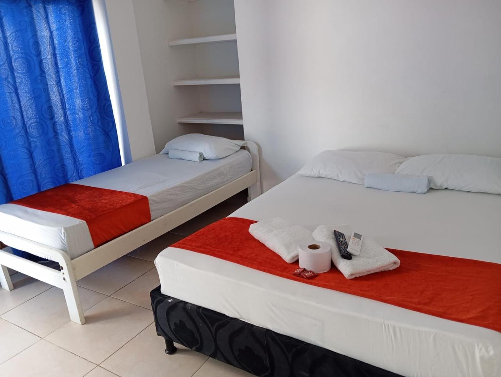 Hotel Palma Azul Ковеньяс Экстерьер фото